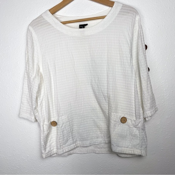 Focus Size S White Linen Shirt with Natural Wood Buttons | LagenLook Boho - Picture 8 of 11